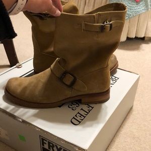 ON HOLD Frye Veronica Shortie